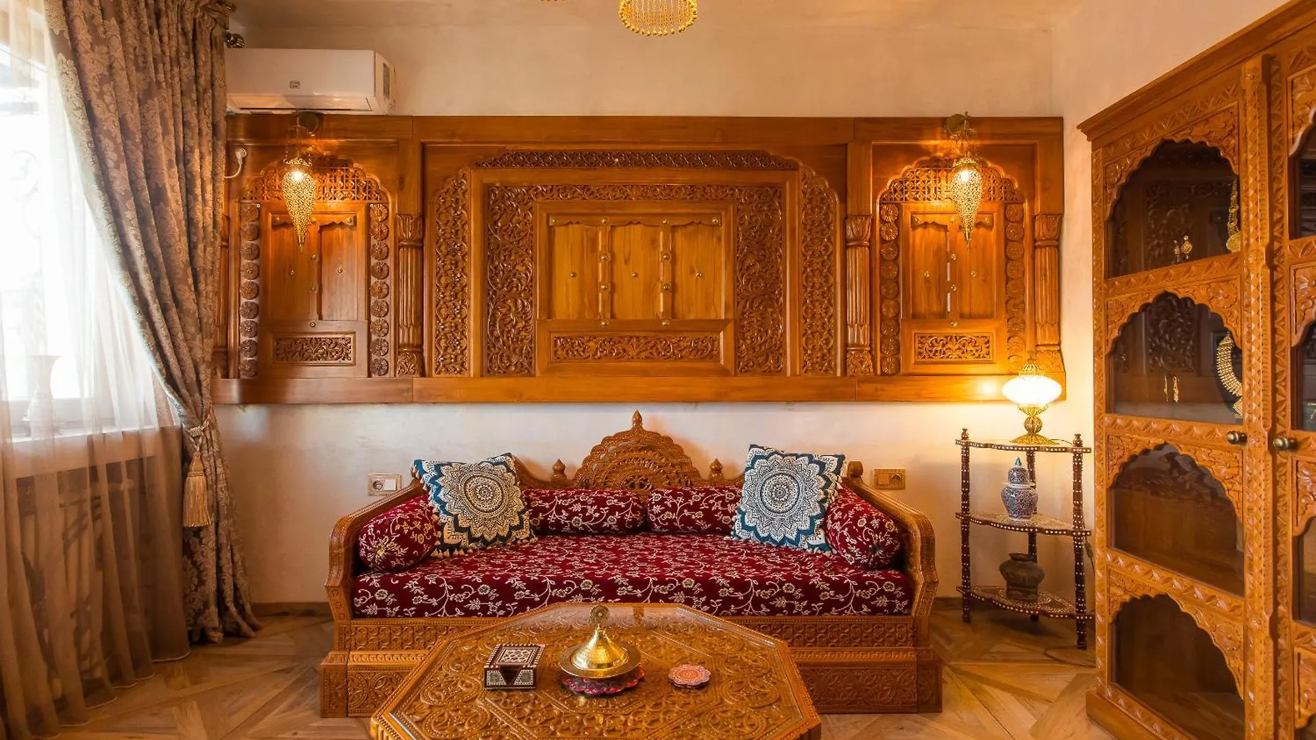 Hidden Gem Antique Apt With Stunning City Views Bukarest Lejlighed