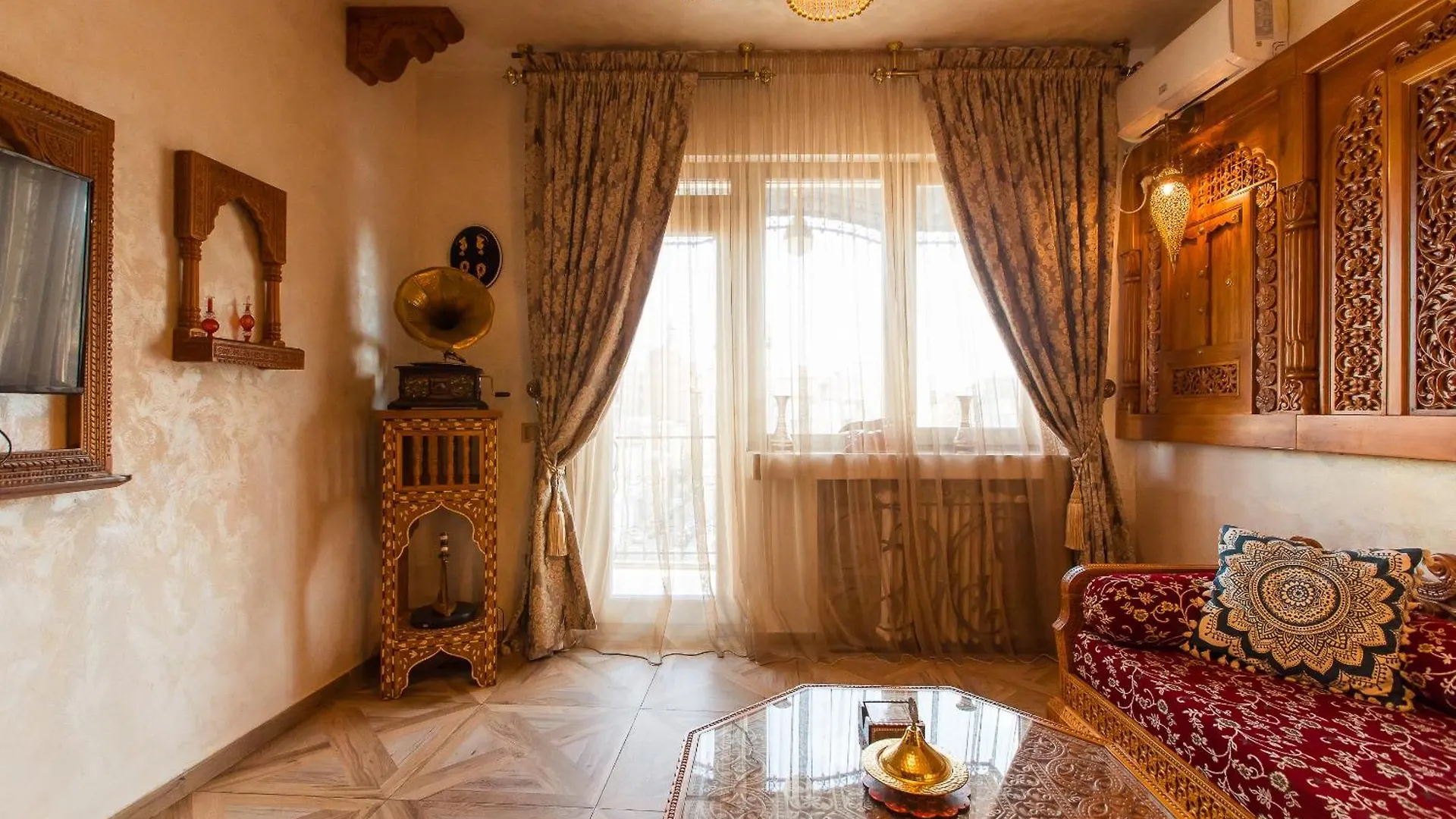 Hidden Gem Antique Apt With Stunning City Views Bukarest Lejlighed