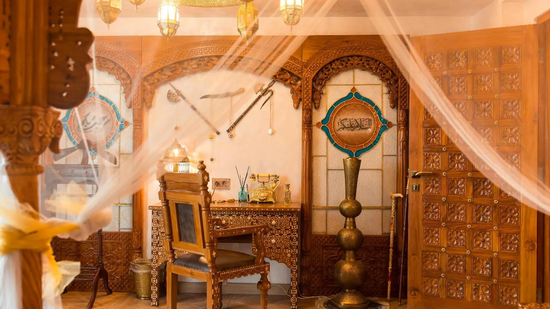 Hidden Gem Antique Apt With Stunning City Views Bucarest Appartamento