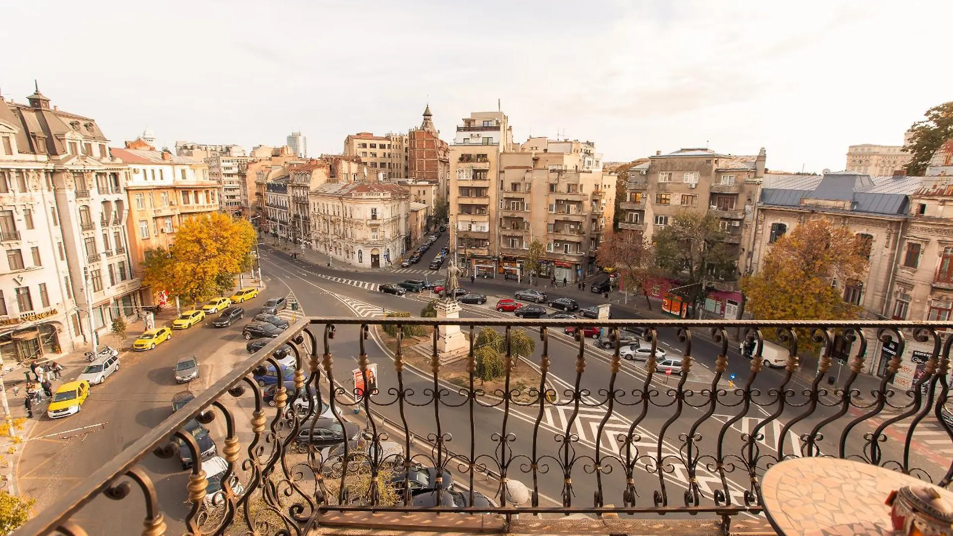 Appartamento Hidden Gem Antique Apt With Stunning City Views Bucarest