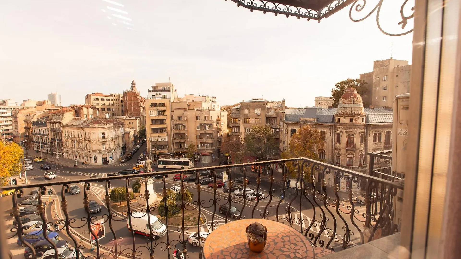 Appartamento Hidden Gem Antique Apt With Stunning City Views Bucarest Romania