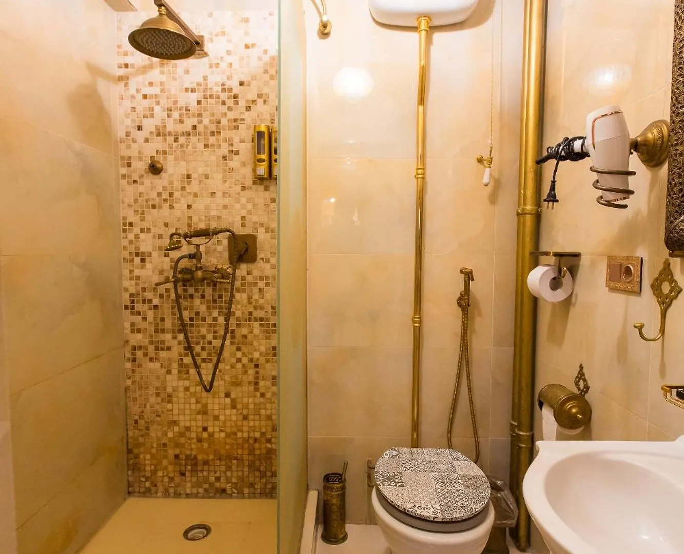 Hidden Gem Antique Apt With Stunning City Views Bucarest Romania